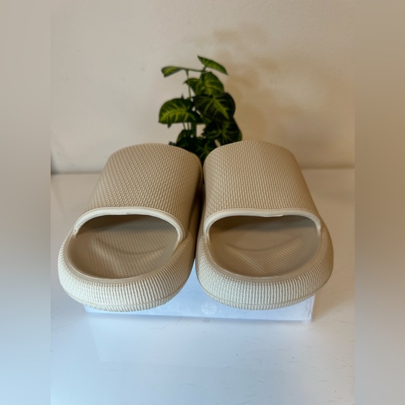 Joomra Slippers Unisex Non Slip
QuickDrying Shower Slides Bat
Sz 6 - Picture 8 of 8